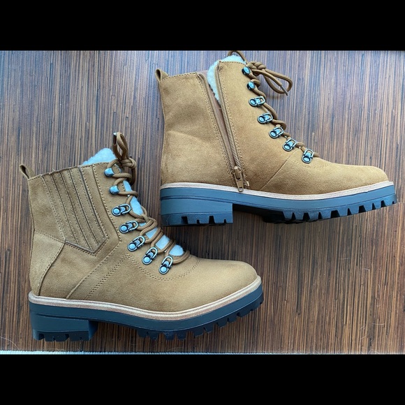 Fur-Tongue Hiking Boots - Picture 1 of 5